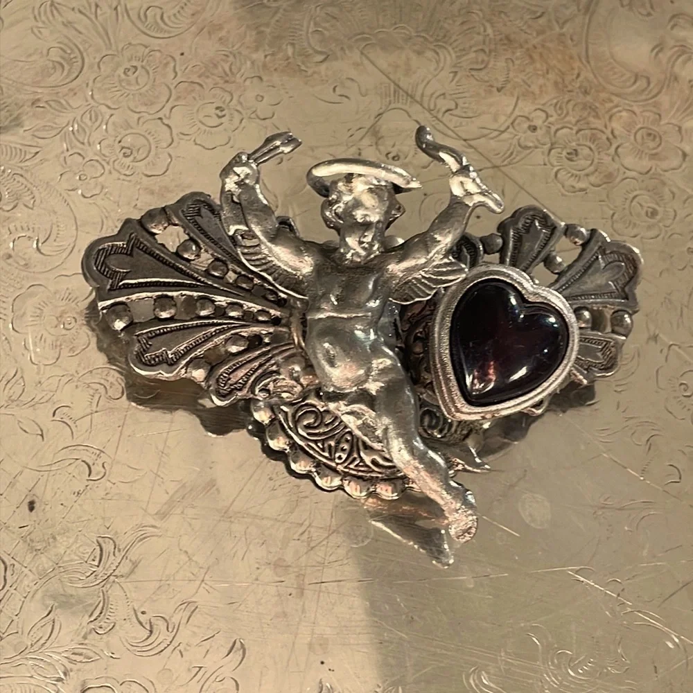 Stunning Cherub Black Heart Vintage Brooch